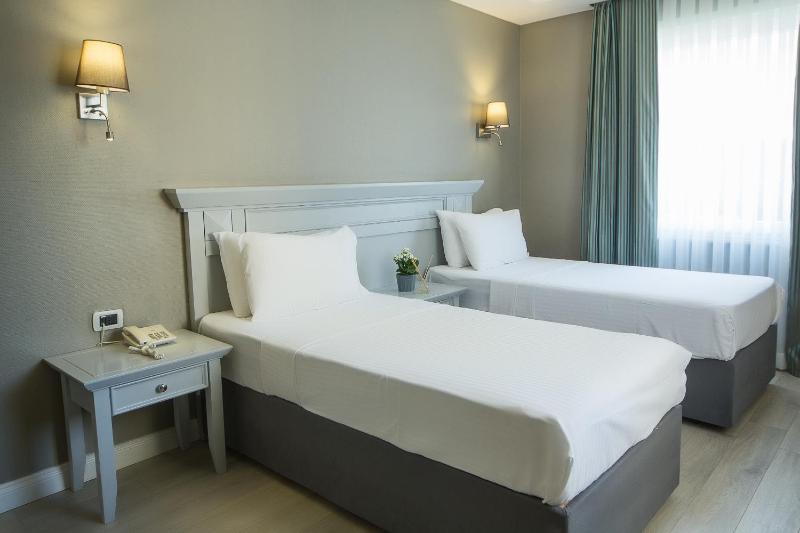 Standard Triple Room image 4