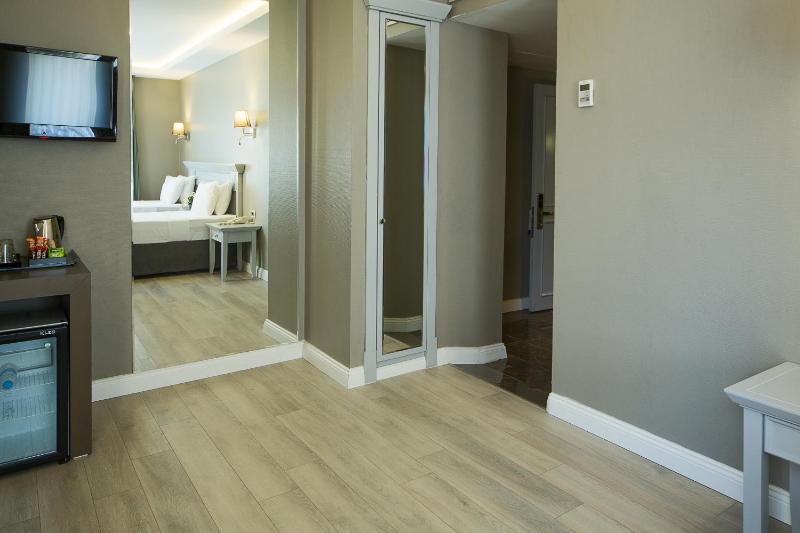 Standard Triple Room image 3