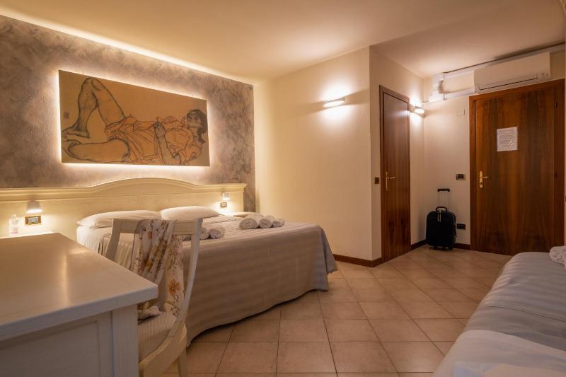 Triple Room image 2