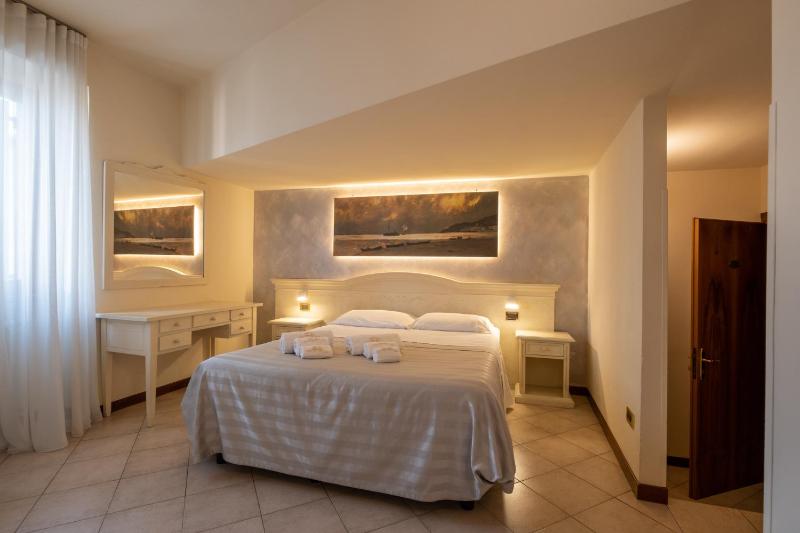 Double Room image 1