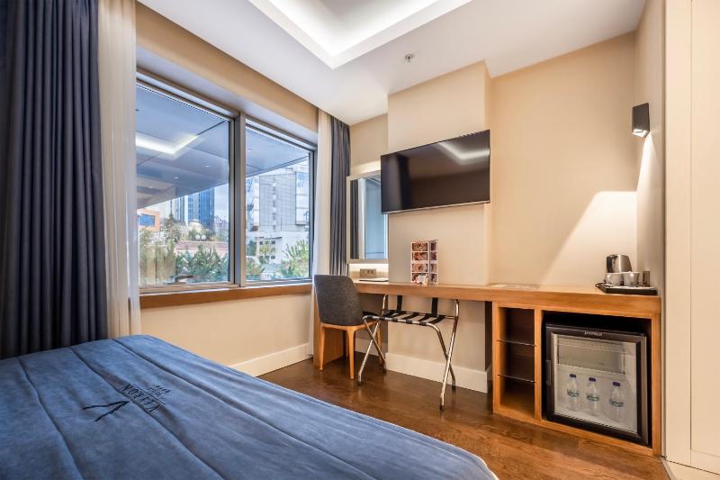 Economy Double or Twin Room image 4