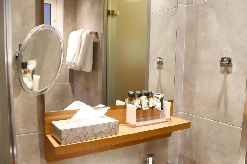 Double or Twin Room image 2