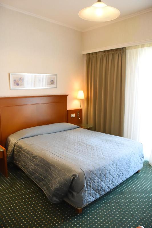 Double or Twin Room with Balcony image 4