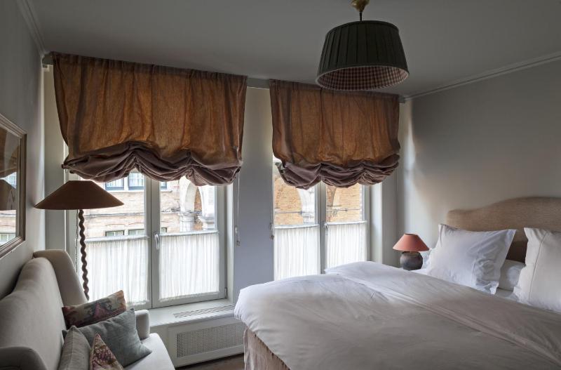 Guesthouse Dijver - Serene Escape in the Heart of Historic Bruges - image 6