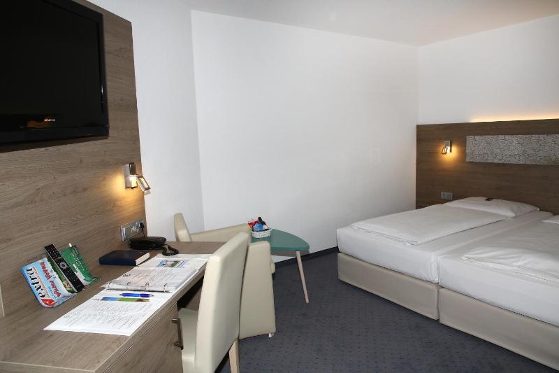 Double Room image 2
