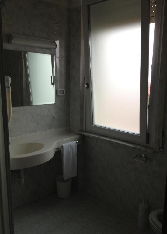 Single Room image 1