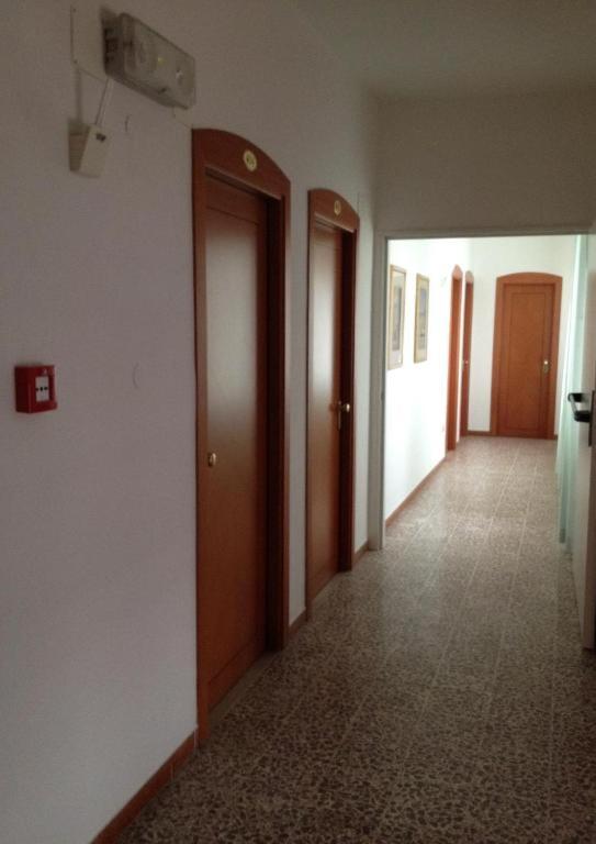 Single Room image 4
