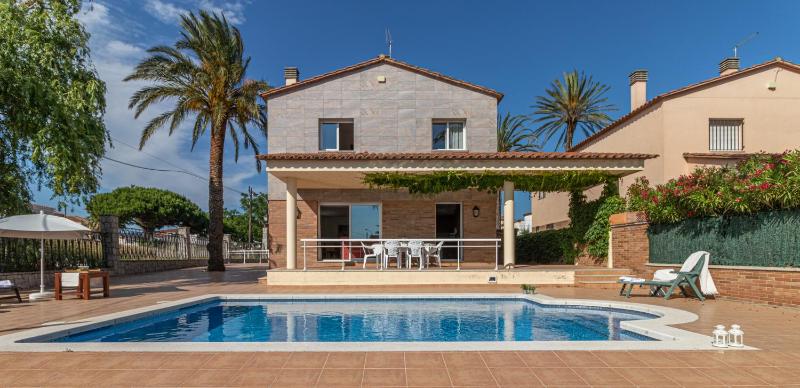 Apart-rent Villa Pani 0145 con piscina y amarre - image 1