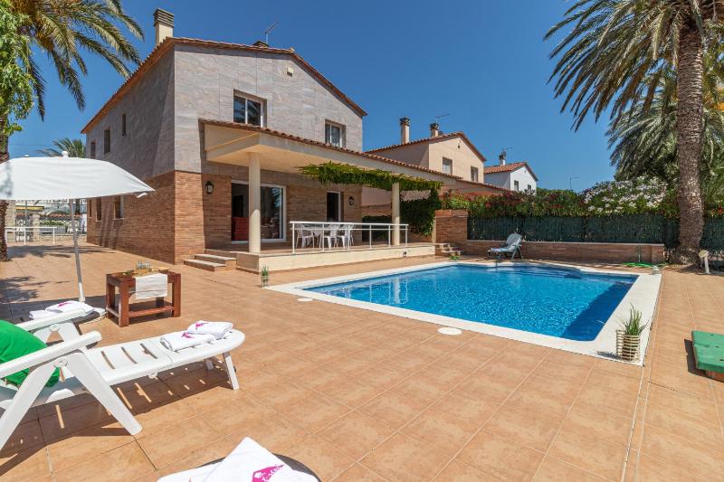 Apart-rent Villa Pani 0145 con piscina y amarre - image 5