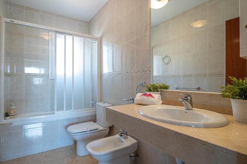 Apart-rent Villa Pani 0145 con piscina y amarre - image 38