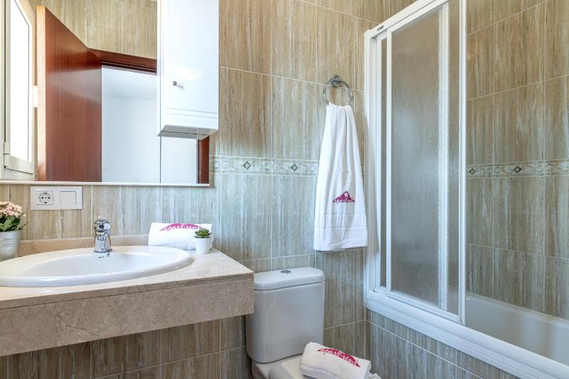 Apart-rent Villa Pani 0145 con piscina y amarre - image 47