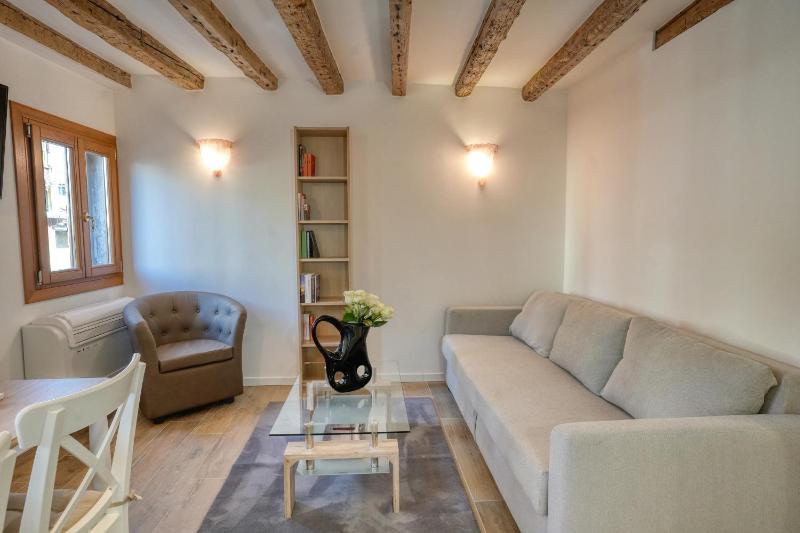 Ecco Suites Apartments - image 14