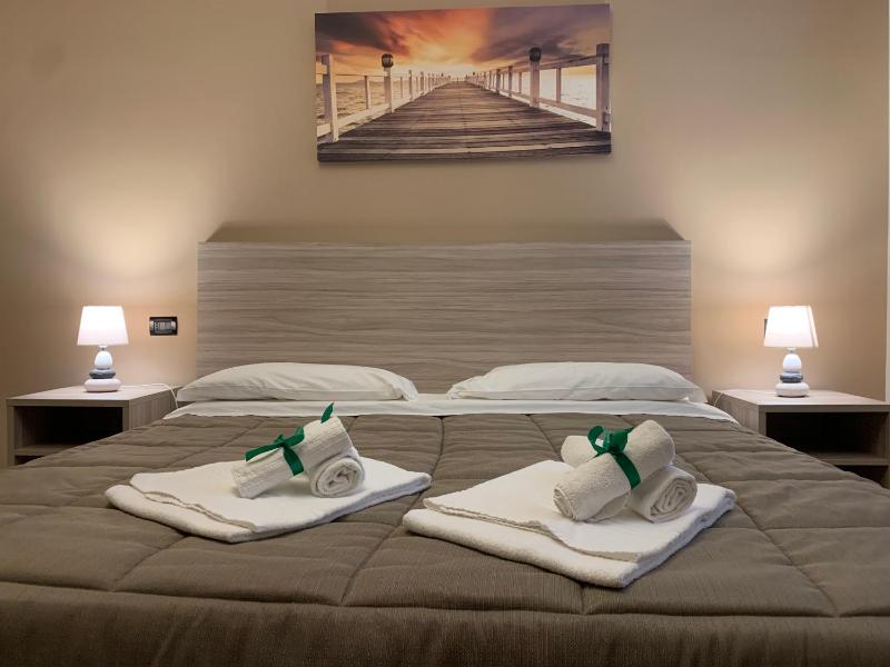 Double Room image 4