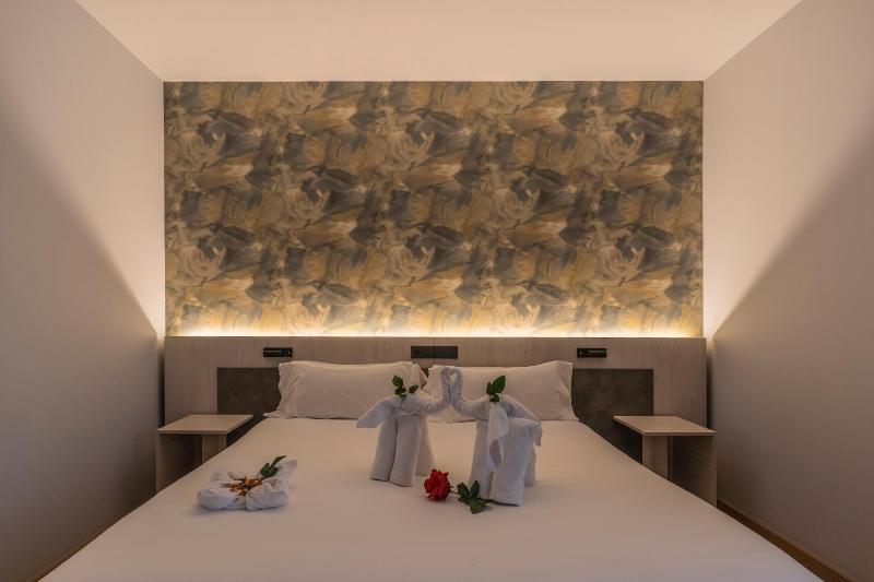 Standard Double or Twin Room image 4