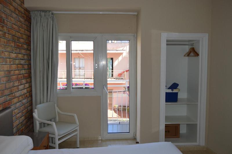 Double Room image 4