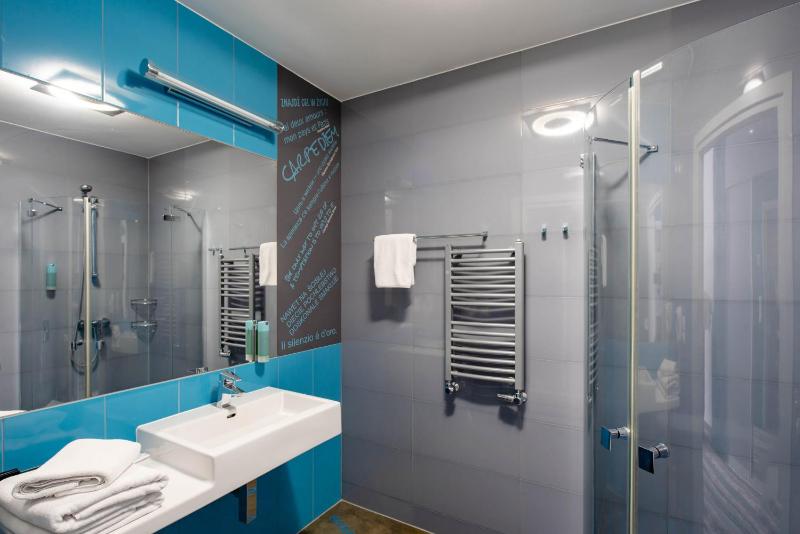 Triple Standard Room image 3