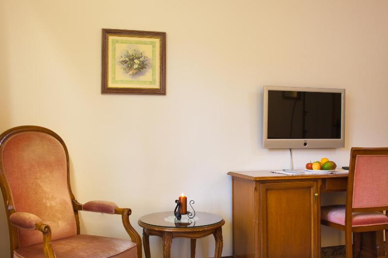 Double or Twin Room with Balcony image 2