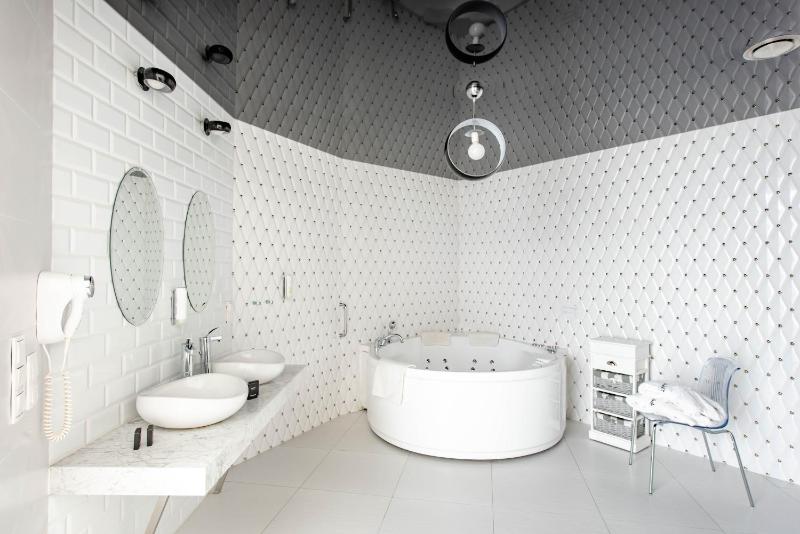 White Exclusive Apartment image 4