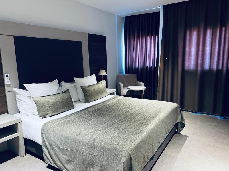 Grand Hotel Central Conakry - image 1