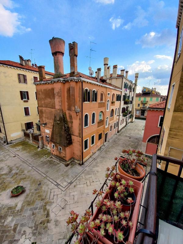 Apartment with Balcony - Calle Tintoria, Cannaregio 2950D image 1