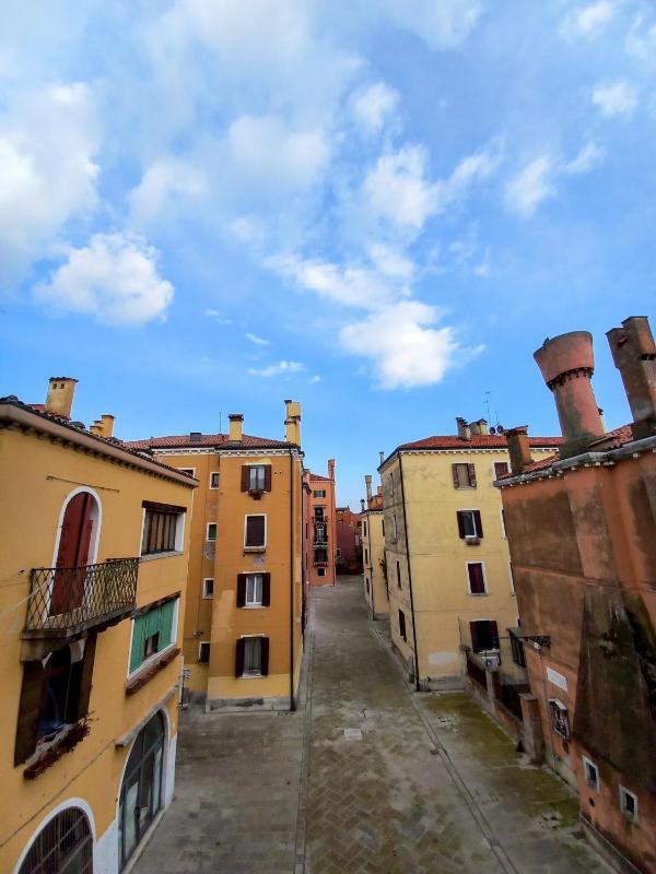 Apartment with Balcony - Calle Tintoria, Cannaregio 2950D image 2