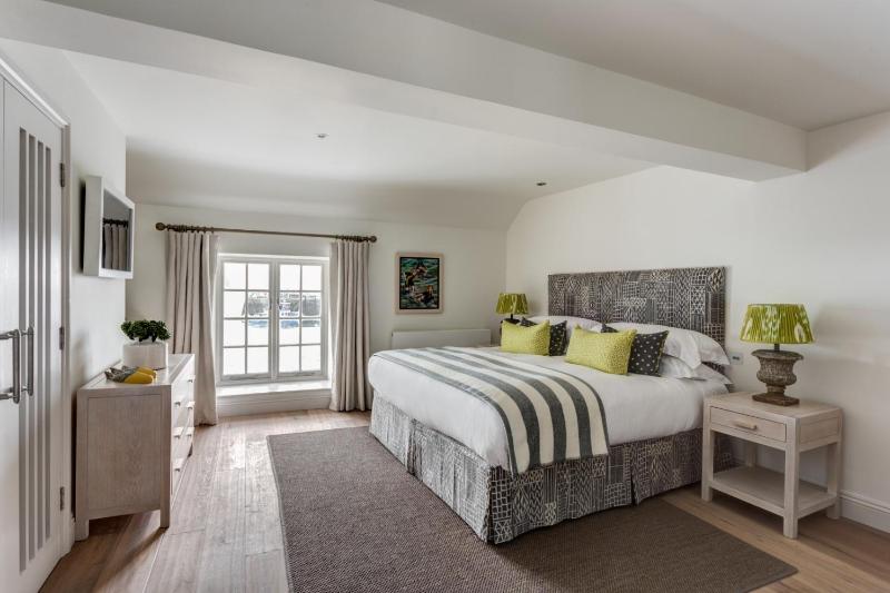 Deluxe Double Room image 2