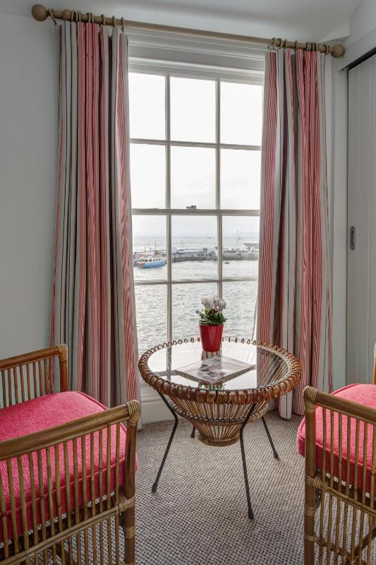 Deluxe Double Room with Sea View image 3