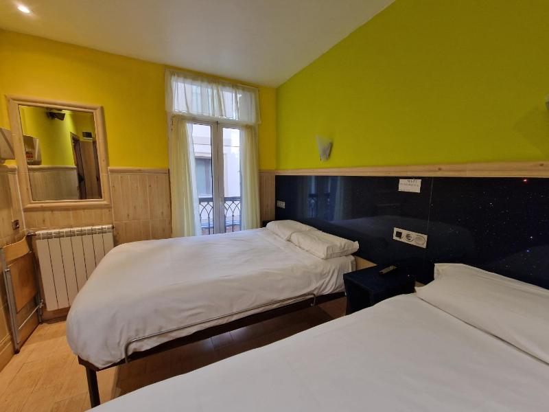 Pension Izar Bat Guesthouse - Self Check-in - image 3