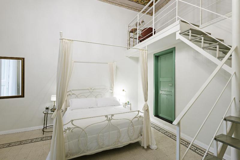 Superior Queen Room image 3