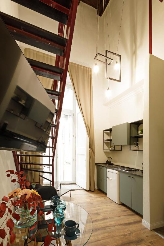 Standard King Room image 2