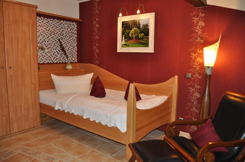 Large Single Room image 4