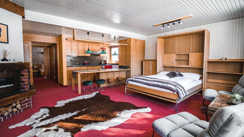 Apartment with Mountain View image 4