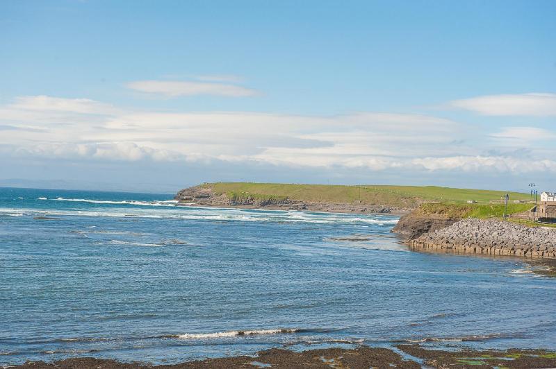 Deluxe Double Room with Sea View image 2