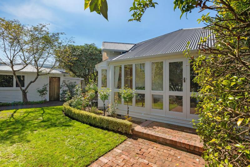 Fendalton Villa - Christchurch Holiday Home - image 17