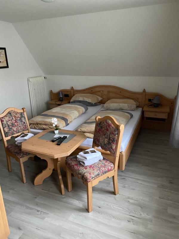 Double Room image 3