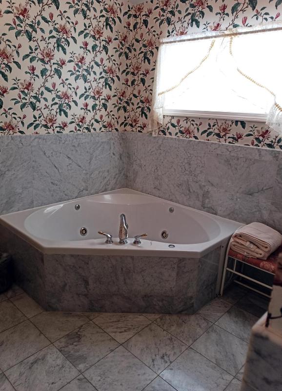 King Room with Garden View image 4