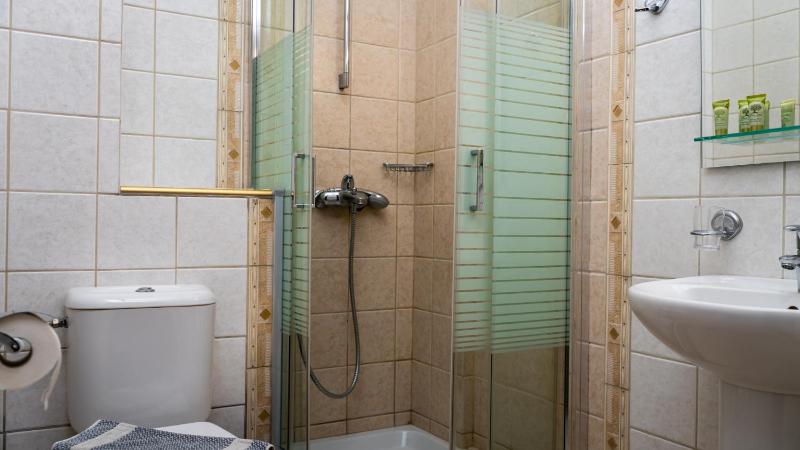 Double or Twin Room with Garden View image 3