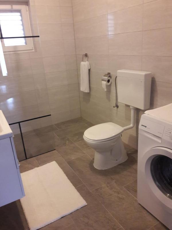 Apartment Splitska - image 9