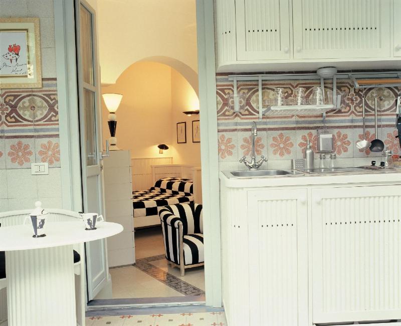 Deluxe Triple Room image 2