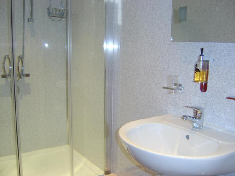 Double Room with Private Bathroom image 4