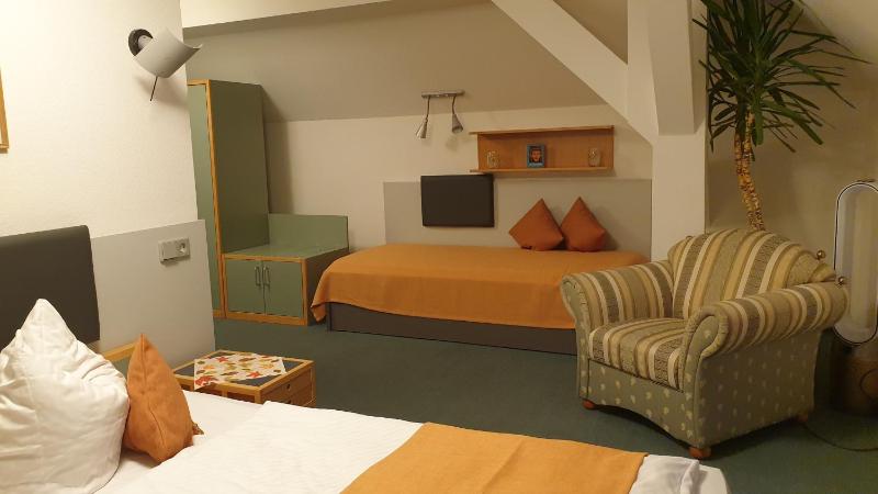 Standard Double or Twin Room image 4