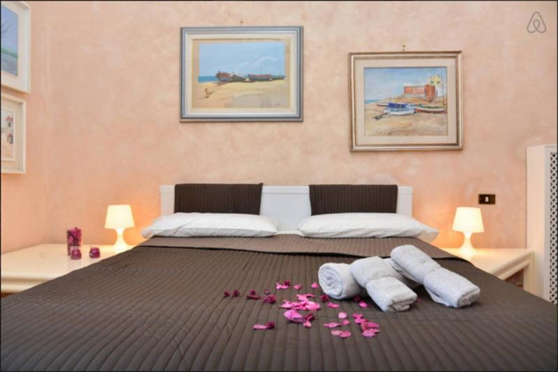 Small Double Room with Shared Bathroom image 3
