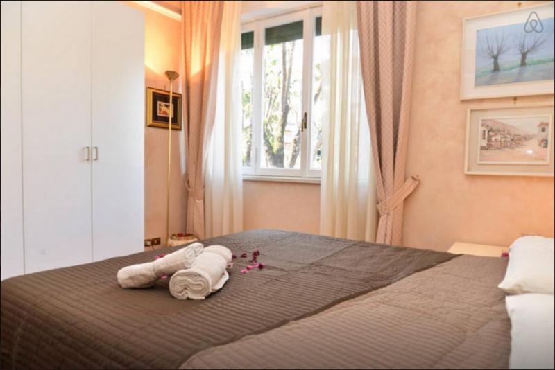 Small Double Room with Shared Bathroom image 4