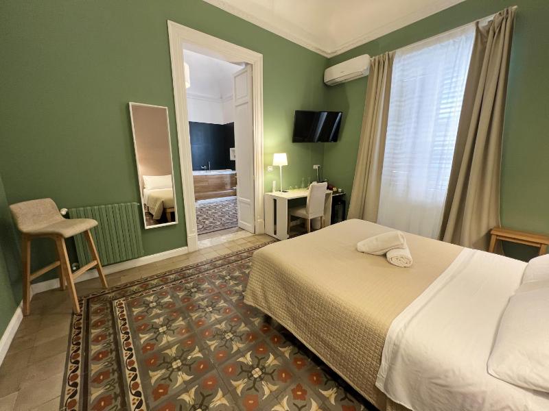 Suite with Spa Bath image 4