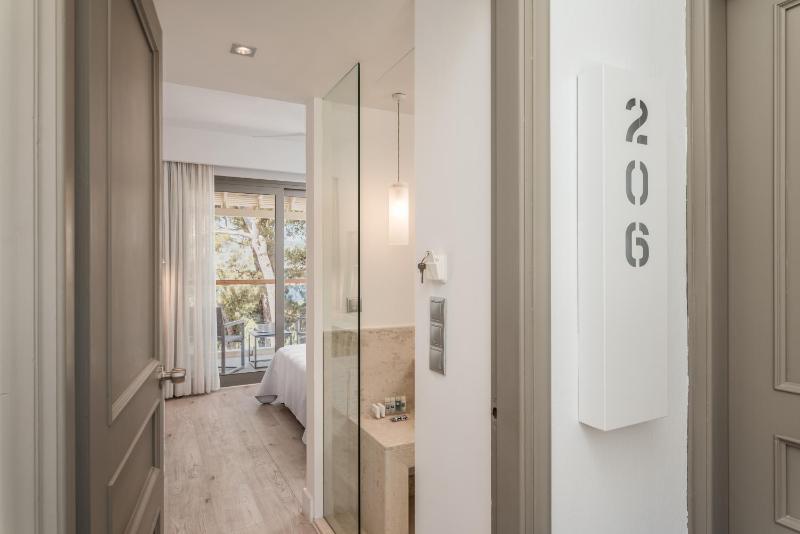 Deluxe Double Room with Balcony image 1