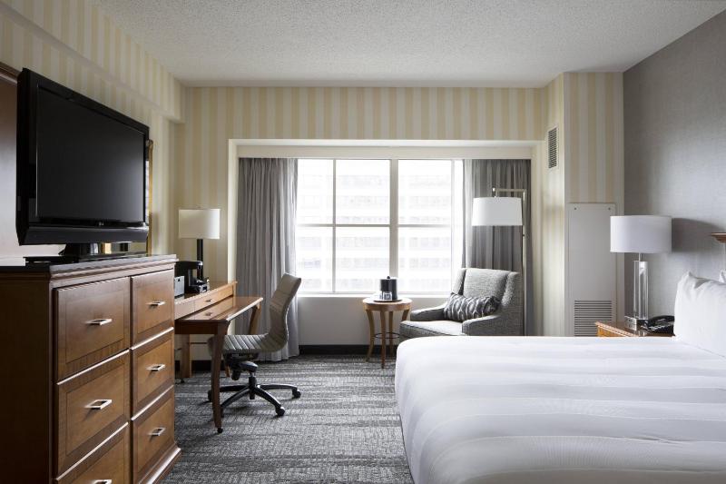 Guest room with King - Concierge level image 1