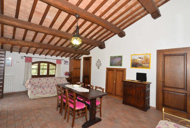 Deluxe Two-Bedroom Apartment with Garden View image 3