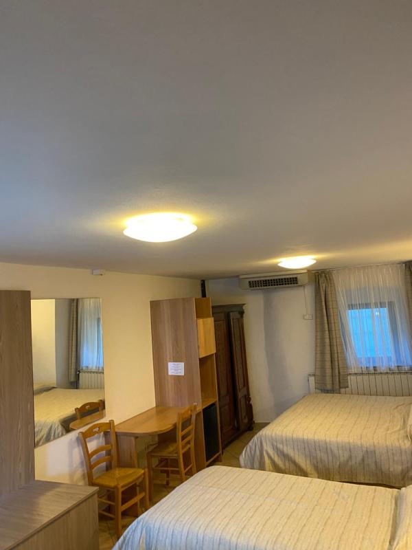 Standard Quadruple Room image 2