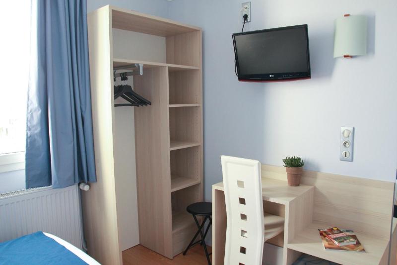 Twin Room image 2