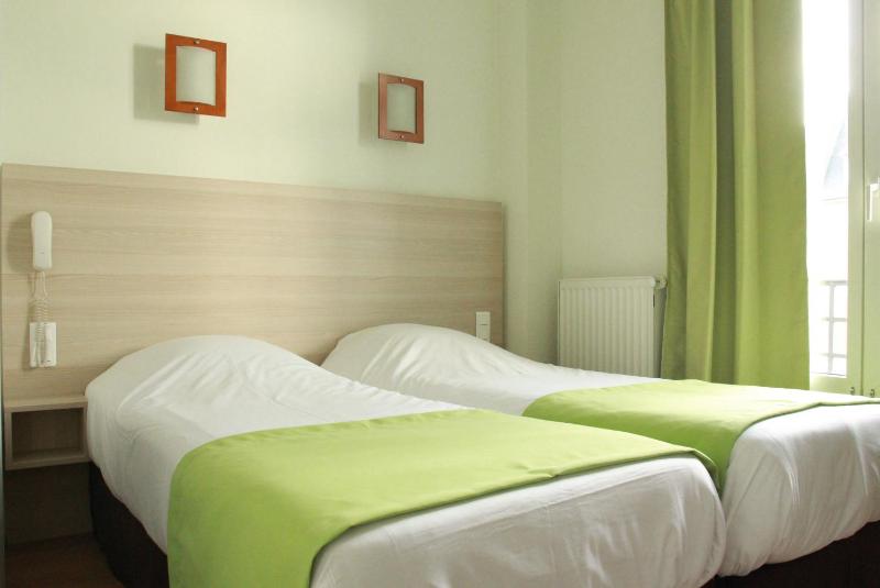 Twin Room image 3